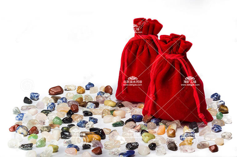 variety-gemstones-two-bags-29848388.jpg