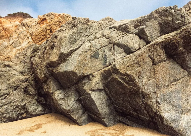 岩石中11种不同类型的孔