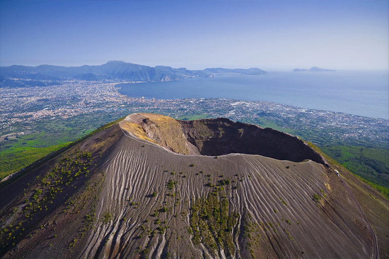 维苏威火山的熔岩中含有黑云母